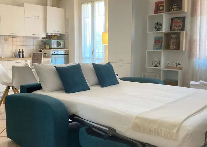 Your Place By The - Near Leonardo Academy, Mxp 아파트 *